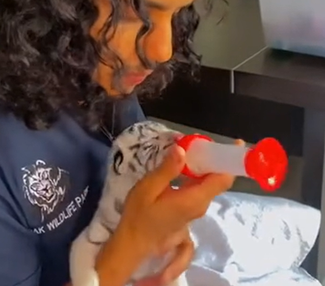 T0701019 Don’t worry… you’re not alone anymore.