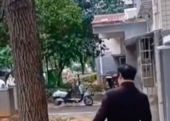 T1601001 It didn’t scream for attention… it screamed because it had no other choice.