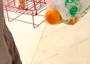 T1601020 Some pain doesn’t bleed, but breaks the heart.